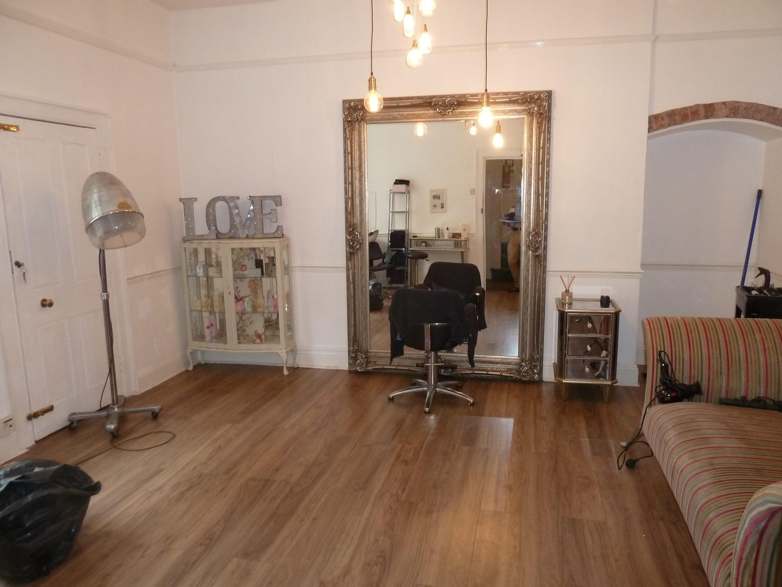 salon to let Southernhay Exeter (14)